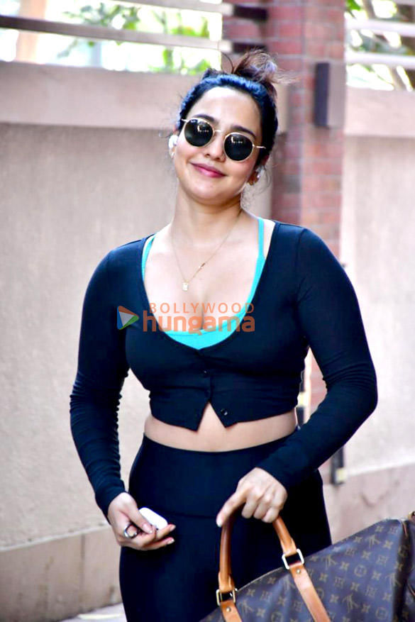 photos neha sharma spotted in bandra 3 15