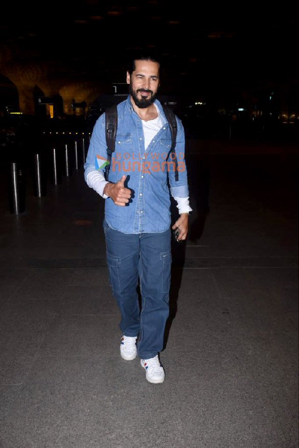 photos nora fatehi and dino morea snapped at the airport 6