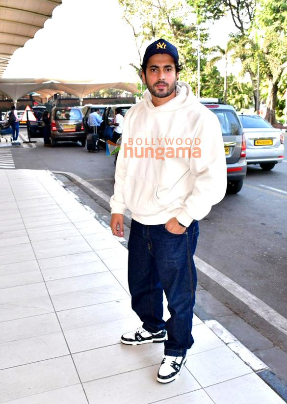 photos nushrratt bharuccha janhvi kapoor maniesh paul and others snapped at the airport 8