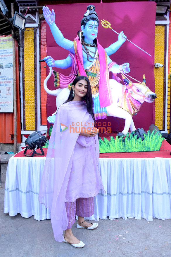 photos pooja hegde snapped during mahashivratri celebrations 2 2