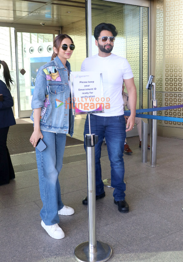 photos rakul preet singh jackky bhagnani manushi chhillar and others snapped at the airport 1