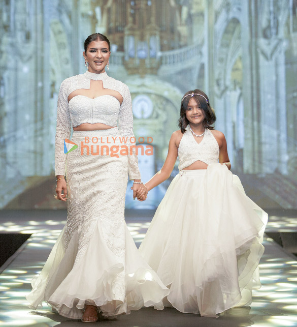 photos rakul preet singh jackky bhagnani and others grace the teach for change fundraising fashion show 4
