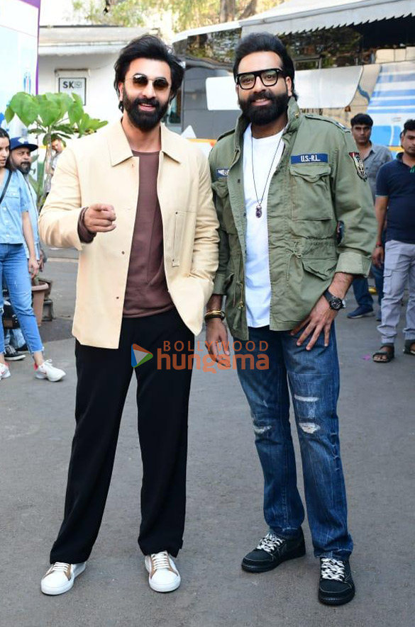 photos ranbir kapoor and anubhav singh bassi snapped promoting tu jhoothi main makkaar on the sets of the kapil sharma show 5