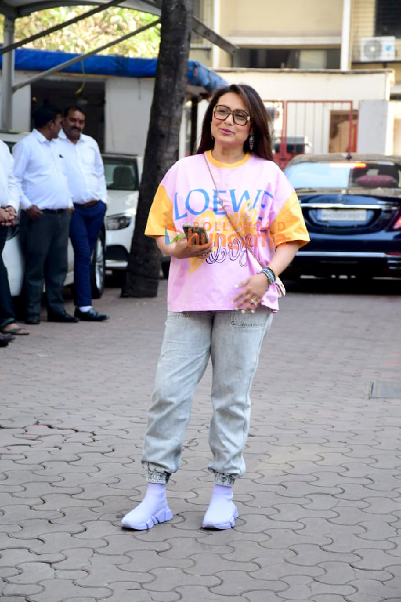 photos rani mukerji snapped at shilpa shettys daughter samishas birthday party in mumbai 3