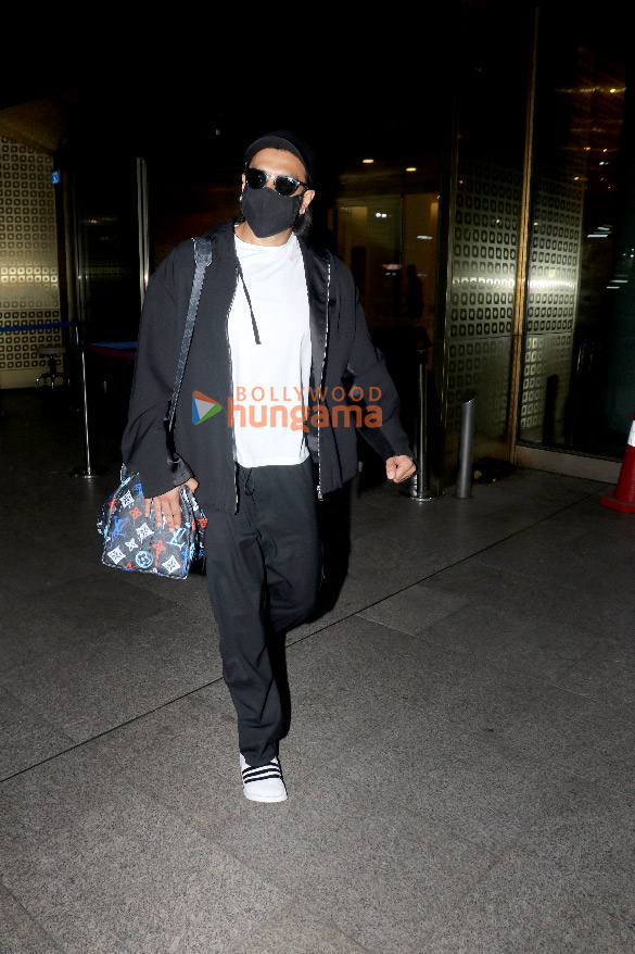 Photos: Ranveer Singh and Pooja Hegde snapped at the airport | Parties & Events
