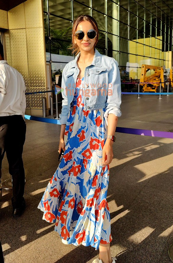 photos sara ali khan rakul preet singh tamannaah bhatia and others snapped at the airport 2