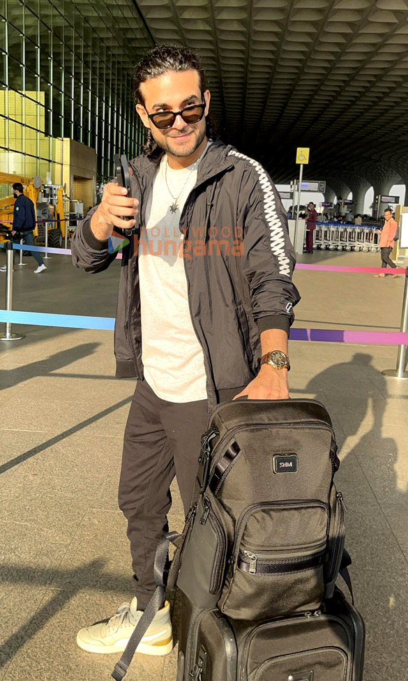 photos sara ali khan rakul preet singh tamannaah bhatia and others snapped at the airport 9