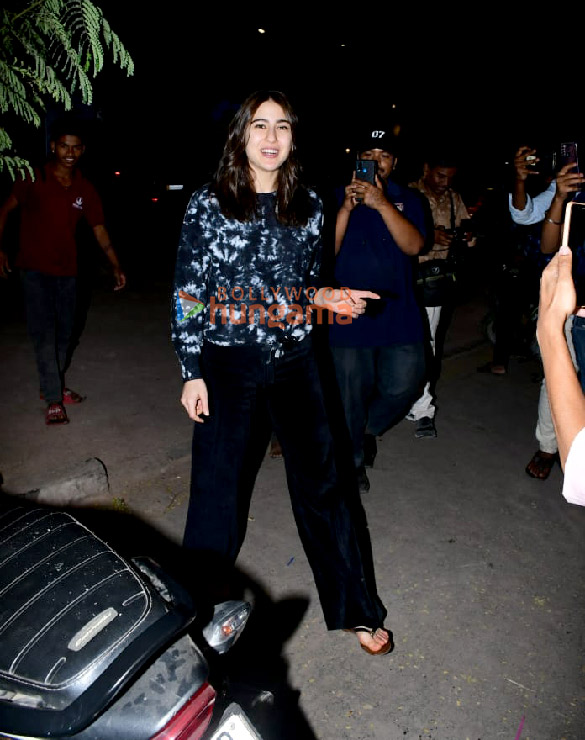 Photos: Sara Ali Khan snapped outside a salon in Juhu | Parties & Events