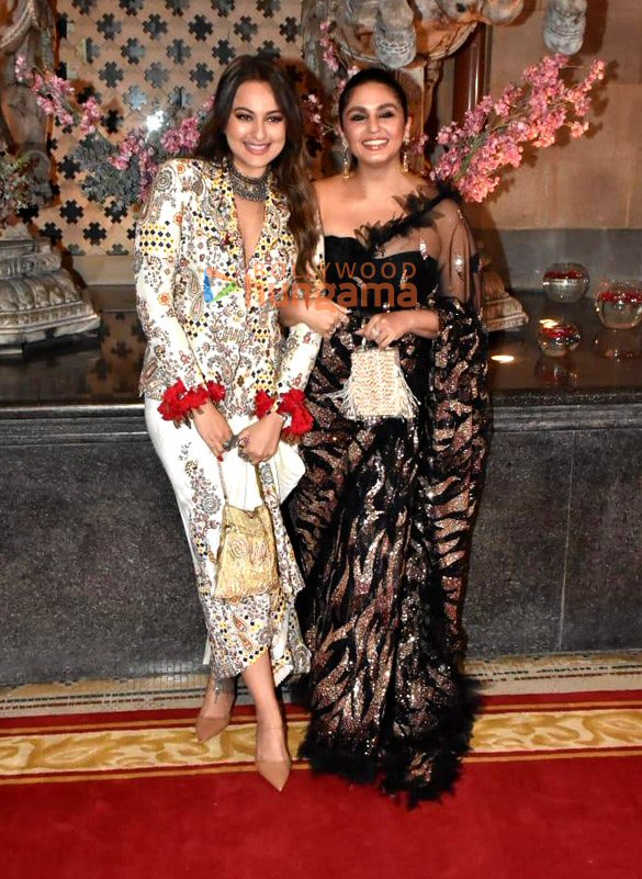 Photos: Sonakshi Sinha, Huma Qureshi, Sharvari Wagh and others snapped at Ramesh S Taurani’s daughter’s wedding reception Photos: Sonakshi Sinha, Huma Qureshi, Sharvari Wagh and others snapped at Ramesh S Taurani’s daughter’s wedding reception