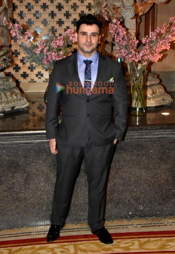 photos sharvari wagh tusshar kapoor and others snapped at ramesh s tauranis daughters wedding reception 4