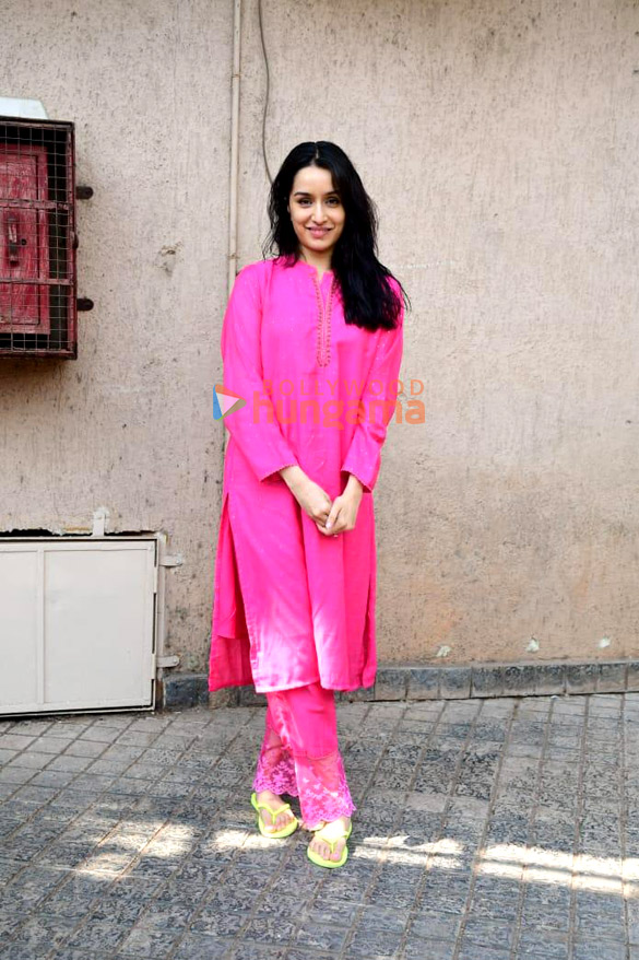 photos shraddha kapoor snapped at a dubbing studio in juhu 1 10