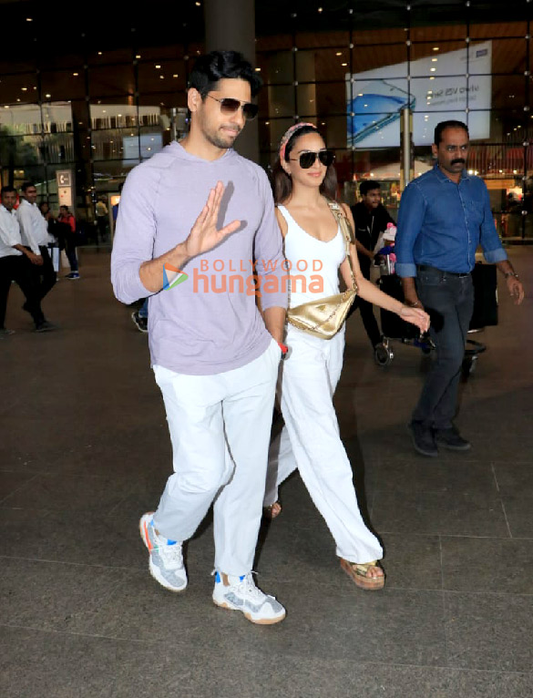 photos sidharth malhotra and kiara advani snapped at the airport 1