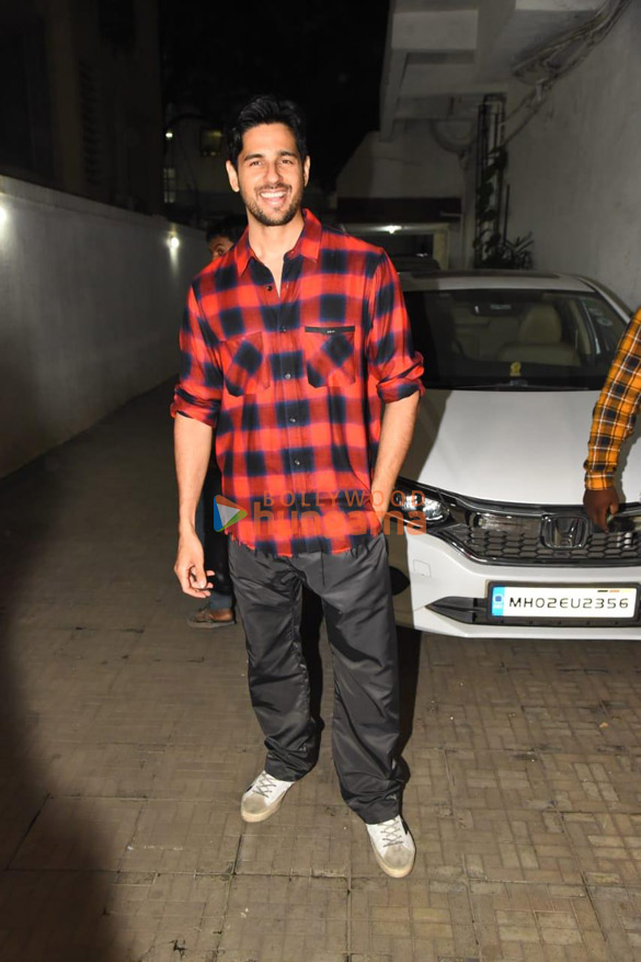 photos sidharth malhotra snapped at the dharma productions office 1
