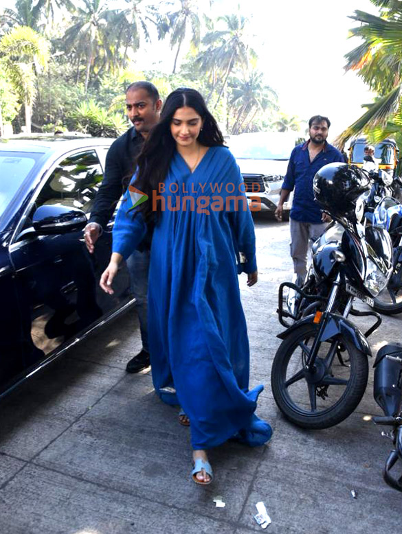 photos sonam kapoor ahuja snapped in mumbai 1