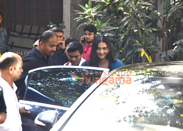 photos sonam kapoor ahuja snapped in mumbai 3