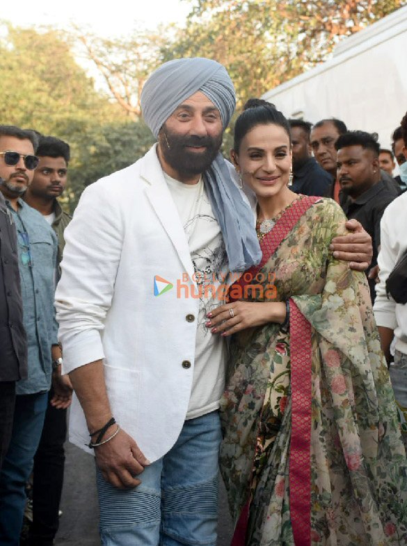 Photos Sunny Deol and Ameesha Patel snapped promoting Gadar 2 on the ...