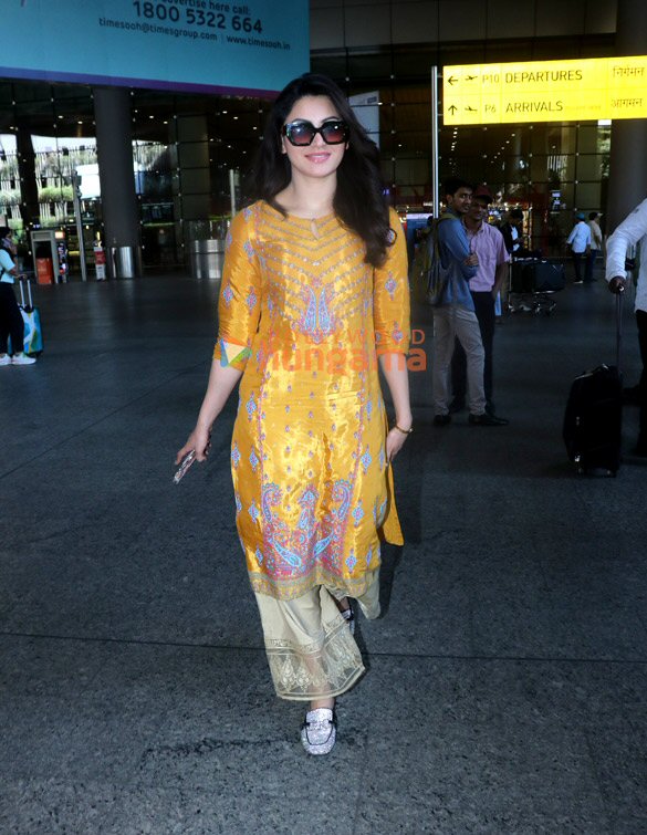photos sunny leone zareen khan saif ali khan and others snapped at the airport 12