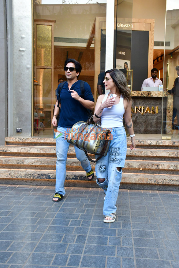 photos sussanne khan and arslan goni spotted outside a salon in bandra 2