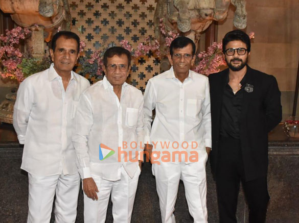 photos tusshar kapoor prasoon joshi and others snapped at ramesh s tauranis daughters wedding reception 0598 6