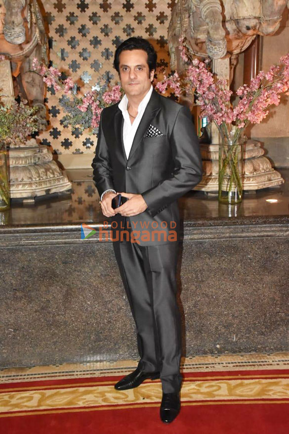 photos tusshar kapoor prasoon joshi and others snapped at ramesh s tauranis daughters wedding reception 1467 1