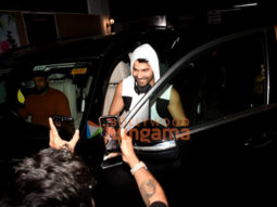 Photos: Varun Dhawan snapped at the gym in Juhu