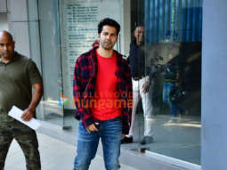 Photos: Varun Dhawan snapped in Andheri