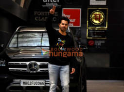 Photos: Varun Dhawan spotted in Khar
