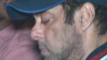 Salman Khan gets clicked by paps in Bandra