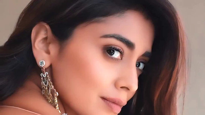 Shriya Saran is killing it with her effortless beauty
