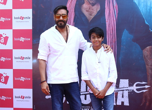 Ajay Devgn celebrates his birthday by hosting special screening of Bholaa for 100 underprivileged children in Mumbai, see photos : Bollywood News