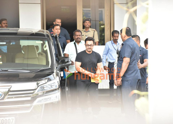 aamir khan spotted at kalina airport 2