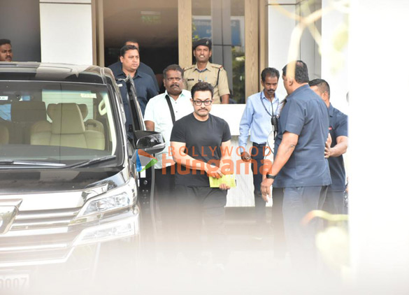 aamir khan spotted at kalina airport 5