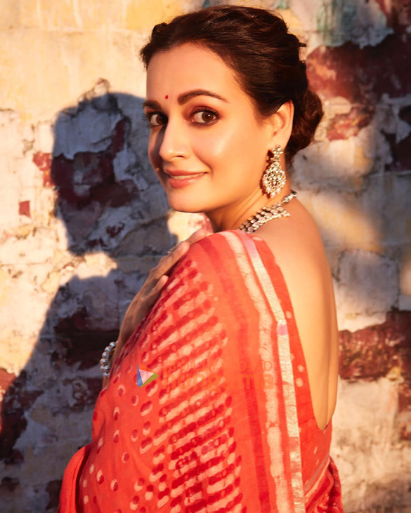 dia mirza 7 6