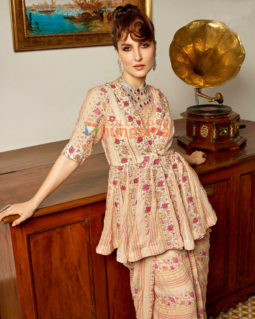 Celeb Photos Of Elli AvrRam