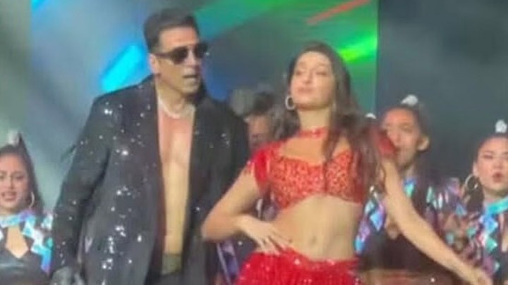 Full Of Energy Akshay Kumar And Nora Fatehis Dance Moves Bollywood Hungama 5288