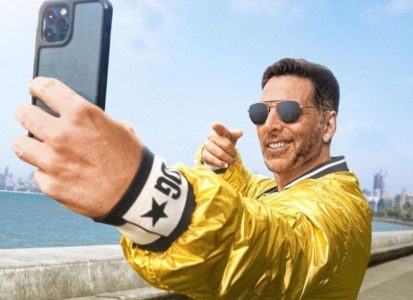 Manoj Desai dari Gaiety Galaxy mengecam Akshay Kumar karena mengunjungi acara Kapil Sharma untuk promosi di tengah kegagalan box office.  Dia mengatakan penerbitan ulang Jab We Met mendapat lebih dari sekadar Selfie: Bollywood News
