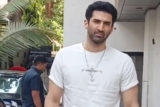 Most Wanted Munda! Aditya Roy Kapur looks dapper posing for paps