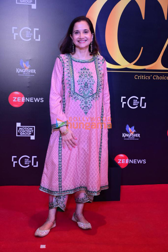photos ajay devgn and other celebs grace red carpet of the 5th edition of critics choice awards 2