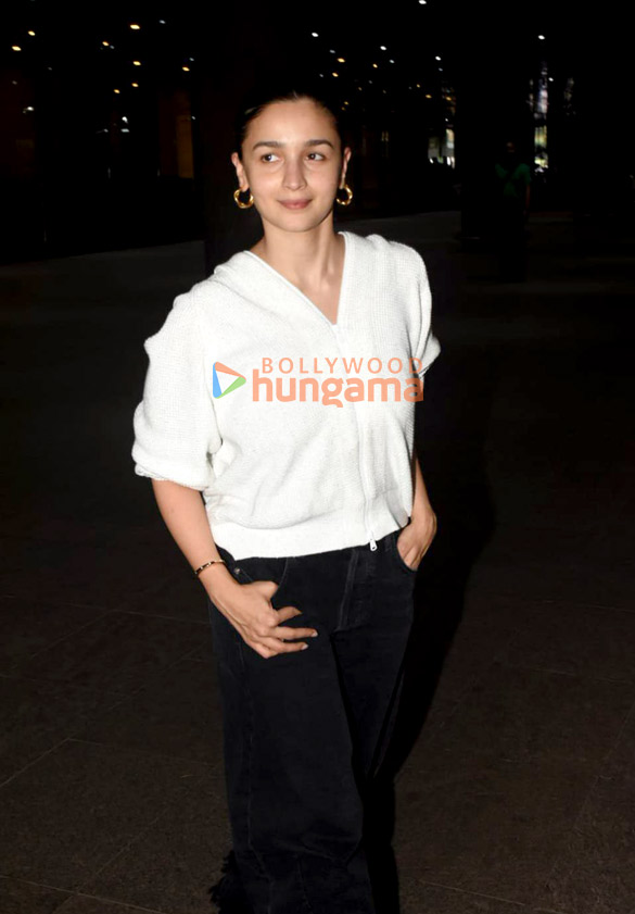 photos alia bhatt and rashmika mandanna snapped at the airport 1
