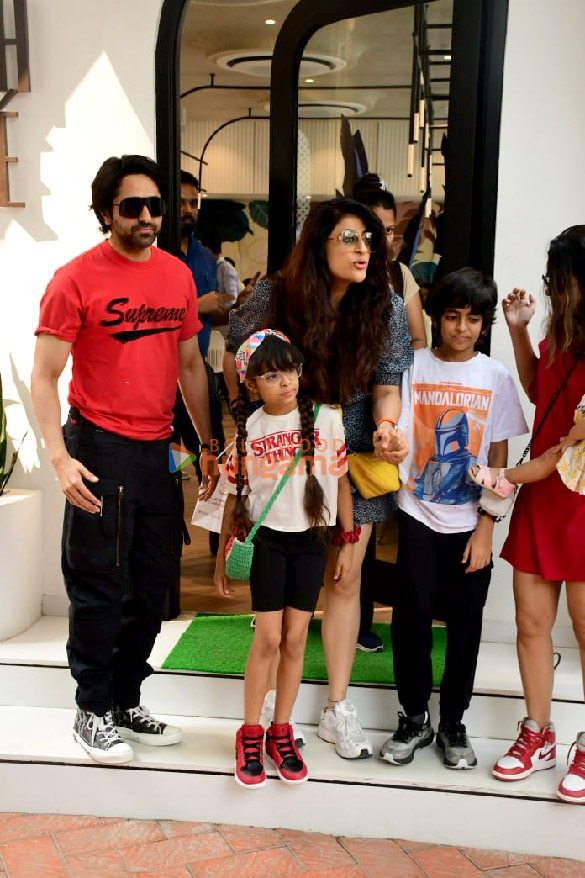photos ayushmann khurrana snapped with his family in juhu 3