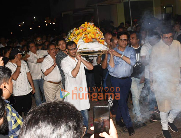 photos celebs attend satish kaushiks funeral 009 2