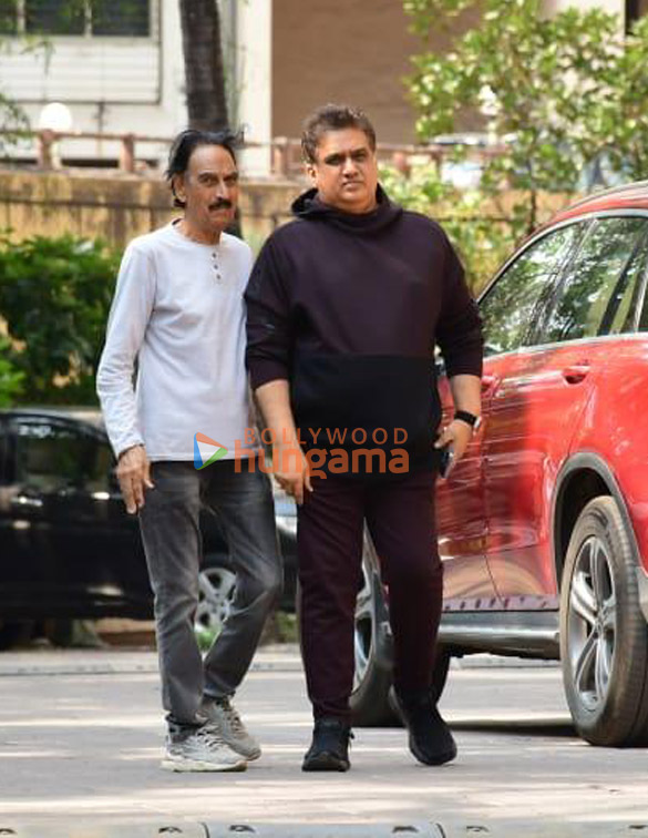 photos celebs attend satish kaushiks funeral 200 2