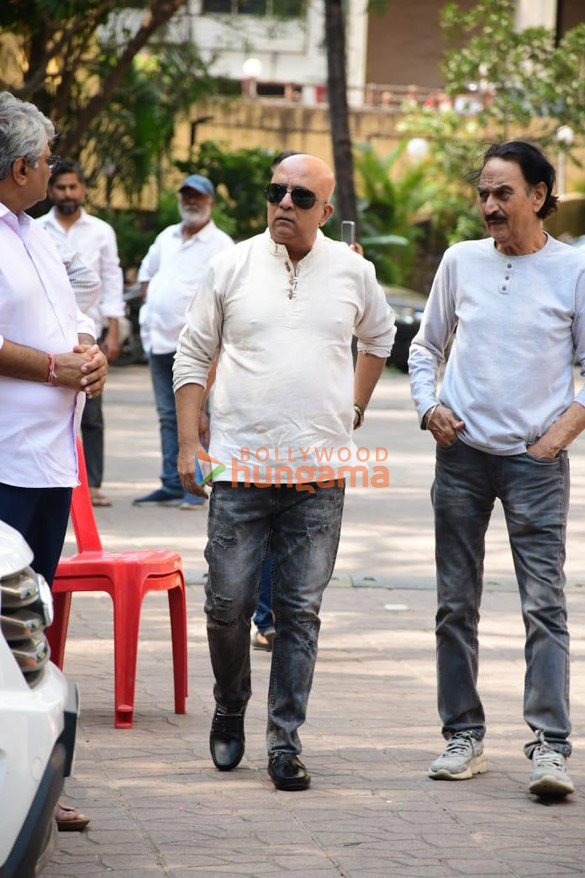 photos celebs attend satish kaushiks funeral 200 3