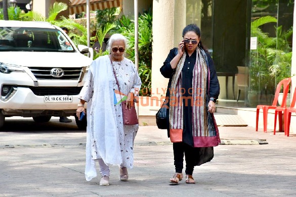 photos celebs attend satish kaushiks funeral 7