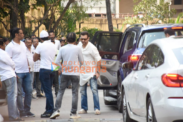 photos celebs attend satish kaushiks funeral4 2