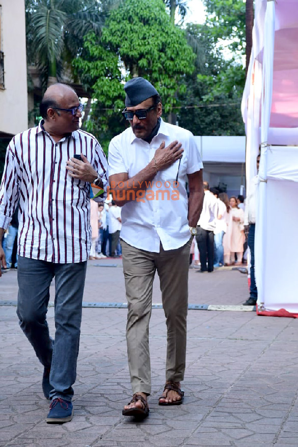 photos celebs attend prayer meet of late actor satish kaushik 6