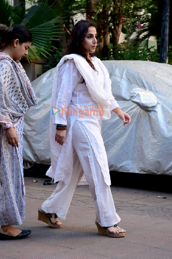 photos celebs attend prayer meet of late actor satish kaushik 8