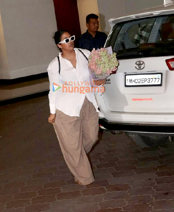 photos celebs attend the prayer meet for madhuri dixits mother snehlata dixitmain 2