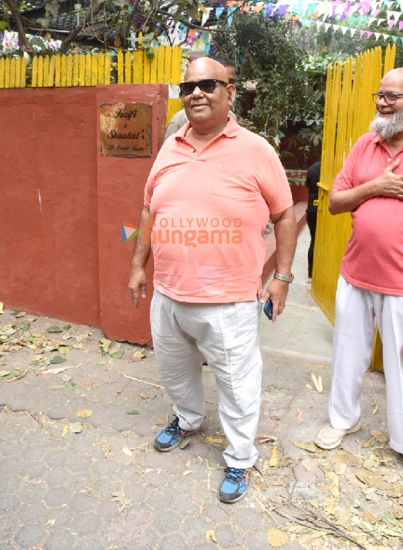 photos celebs grace shabana azmis holi 2023 bash 5