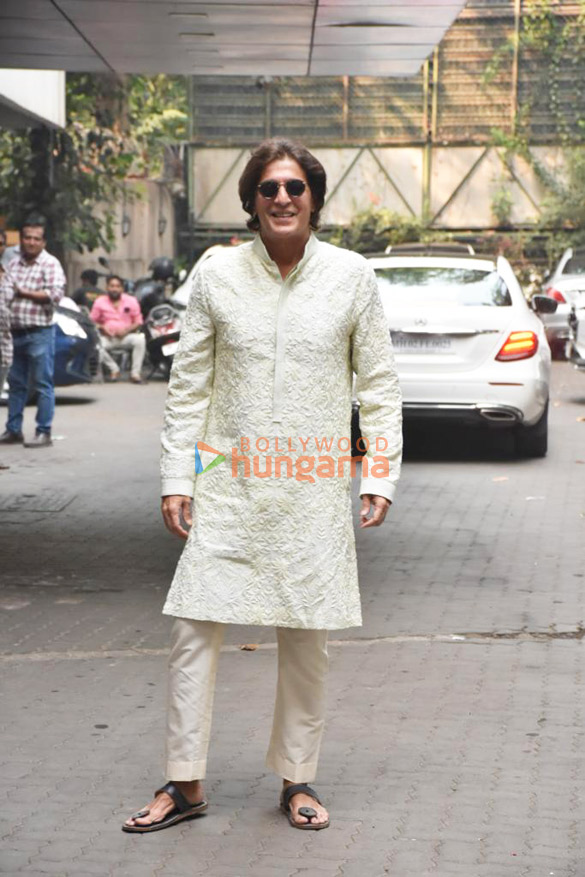 photos celebs snapped outside sohail khans home in mumbai 5588 1